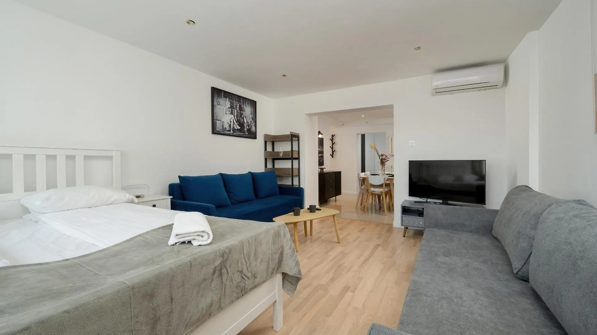 Przestronne Studio Przy Rynku We Wroclawiu Z Klimatyzacja I Wanna By Noclegi Renters 0*, Wroclaw Poland