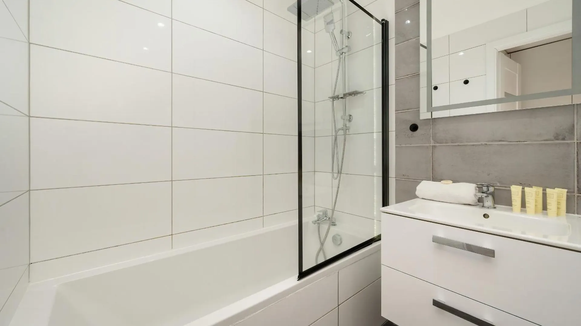 Apartment Przestronne Studio Przy Rynku We Wroclawiu Z Klimatyzacja I Wanna By Noclegi Renters
