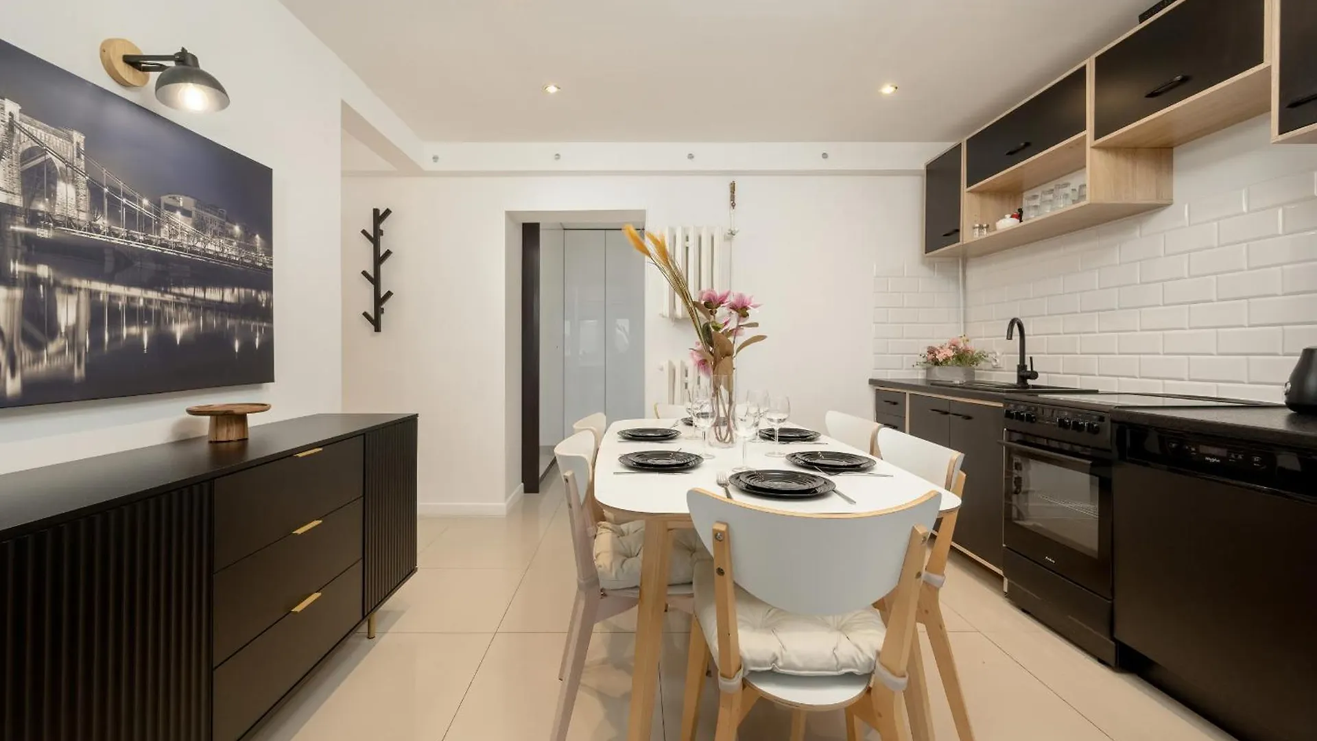 Przestronne Studio Przy Rynku We Wroclawiu Z Klimatyzacja I Wanna By Noclegi Renters 0*, Wroclaw